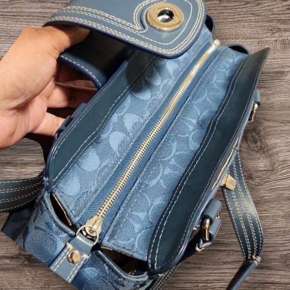 Coach Signature Blue turn lock Bucket Purse with tan lining. EUC - Picture 4 of 7